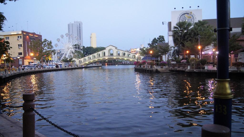 Relax & Chill At Malacca River Exterior photo